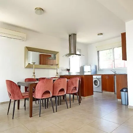 Luxury 5 Bedroom With Pool Coral Bay