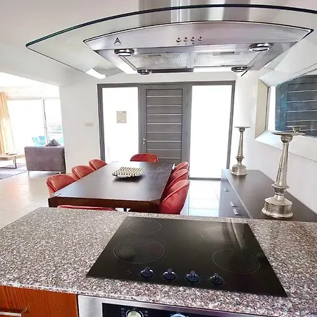 Willa Luxury 5 Bedroom With Pool *